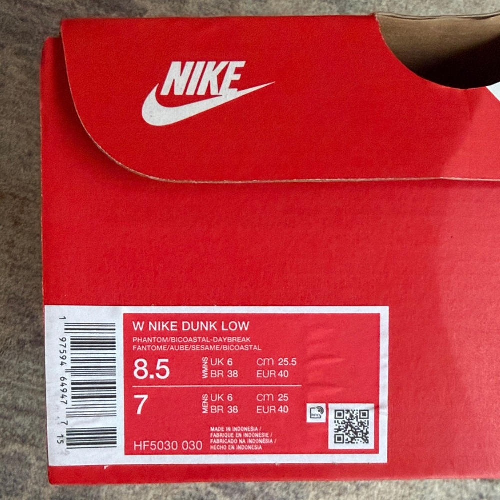 Nike Dunk Low, Women’s 8.5 - Picture 3 of 6